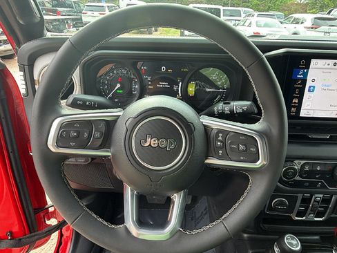 Used 2025 Jeep Wrangler Unlimited Sahara w/ Safety Group AWD/4WD image 26