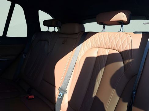 Used 2025 BMW X5 xDrive50e image 9