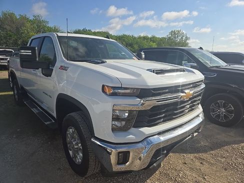 Used 2025 Chevrolet Silverado 2500 LT AWD/4WD image 4