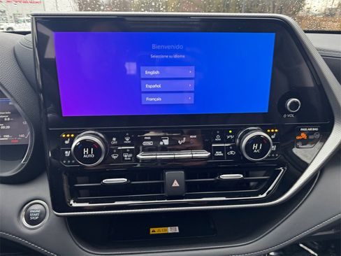 Used 2024 Toyota Highlander Platinum image 21