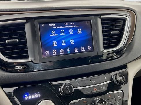 Used 2018 Chrysler Pacifica Touring Plus w/ Tire & Wheel Group image 17