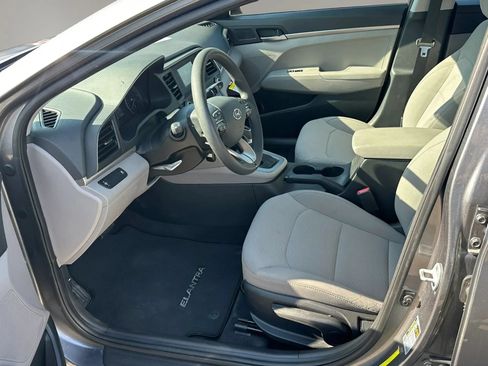 Used 2019 Hyundai Elantra SE FWD image 3