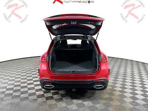 Used 2025 Mercedes-Benz GLC 300 4MATIC image 28