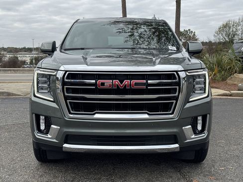 Used 2023 GMC Yukon XL SLT image 3