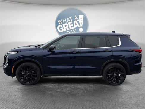 Used 2022 Mitsubishi Outlander SEL Black Edition image 7