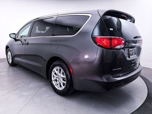 Used 2017 Chrysler Pacifica Touring FWD image 8