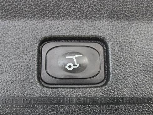 Used 2018 Ford Explorer Platinum AWD/4WD image 19