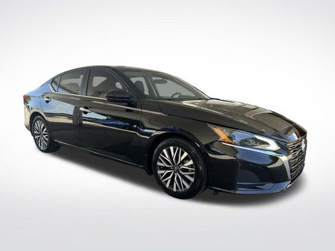 Certified 2023 Nissan Altima 2.5 SV FWD image 3