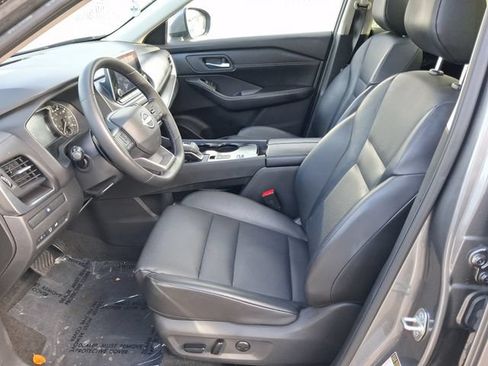 Used 2025 Nissan Rogue SV w/ SV Premium Package FWD image 12