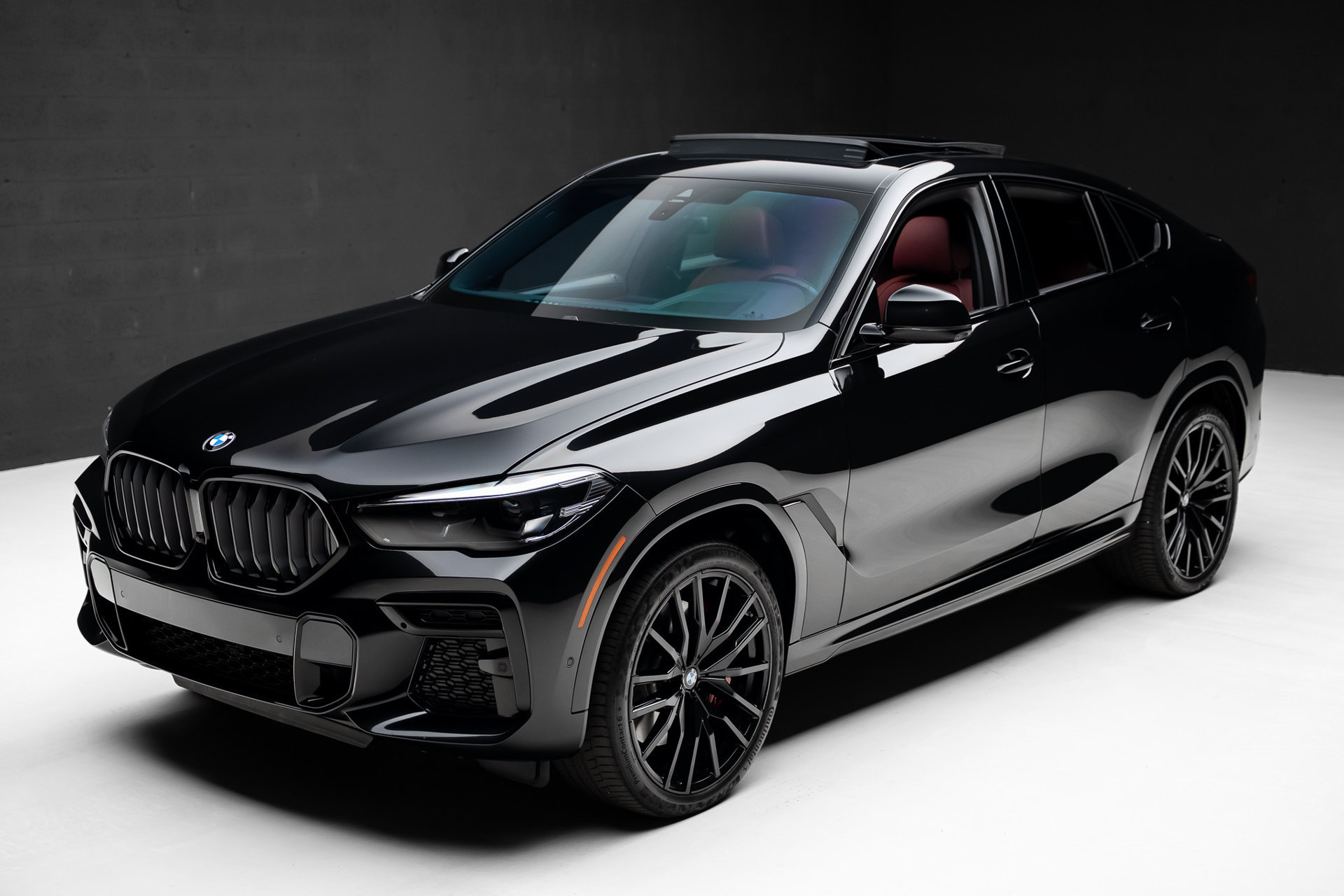 Used 2022 BMW X6 M50i w/ Premium Package AWD/4WD image 5