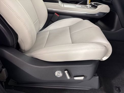 New 2025 Lincoln Navigator Reserve image 21