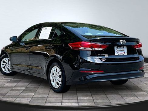 Used 2018 Hyundai Elantra SE FWD image 9