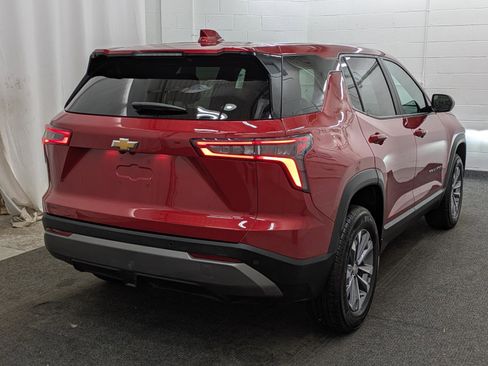 Used 2026 Chevrolet Equinox LT image 2