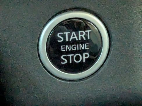 Used 2023 Nissan Rogue SV image 31