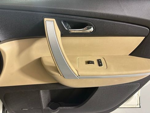 Used 2011 GMC Acadia SLT image 12