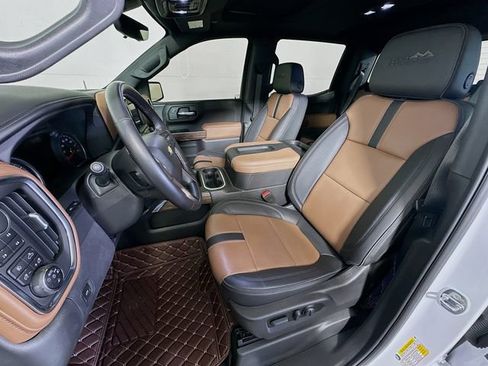 Used 2022 Chevrolet Silverado 1500 High Country w/ Technology Package image 12