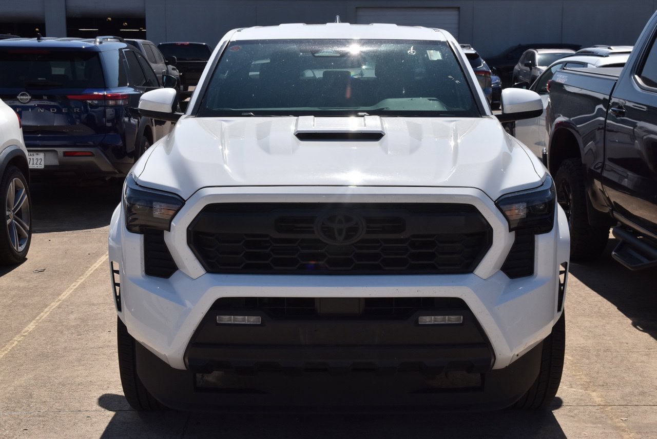 Used 2025 Toyota Tacoma TRD Sport AWD/4WD image 3