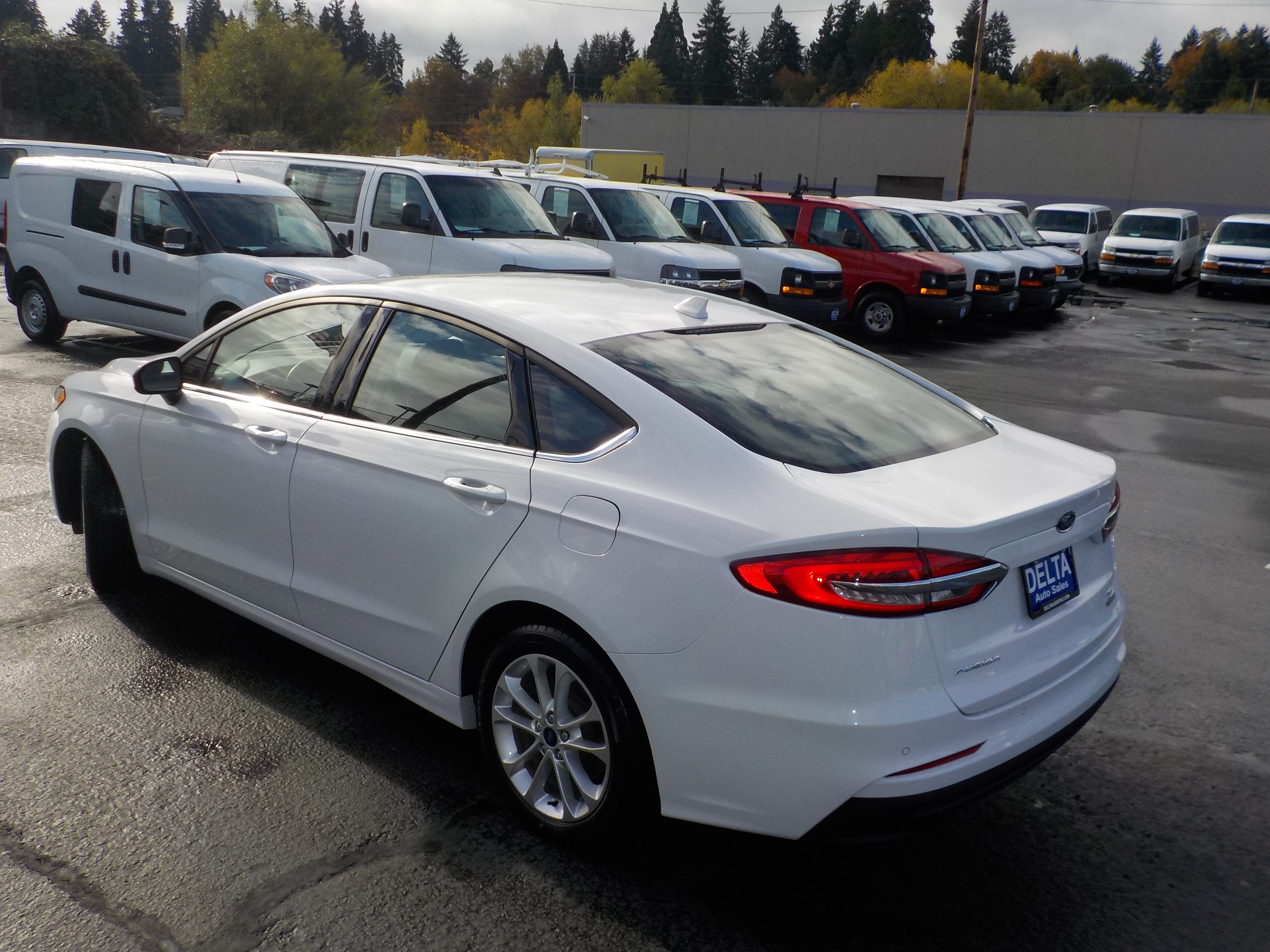 Used 2020 Ford Fusion SE FWD image 10