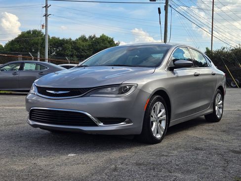 Used 2017 Chrysler 200 Limited Platinum FWD image 2