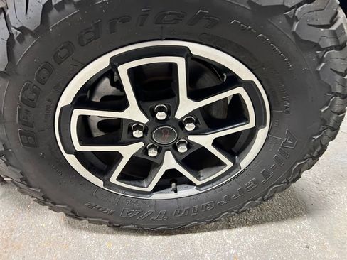 Used 2025 Jeep Wrangler Unlimited Rubicon AWD/4WD image 45