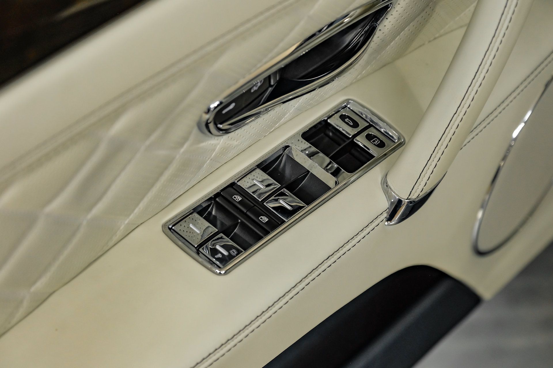 Used 2018 Bentley Flying Spur W12 AWD/4WD image 53