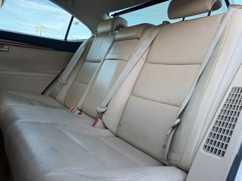 Used 2013 Lexus ES 300h w/ Luxury Pkg FWD image 13