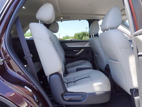 Certified 2024 MAZDA CX-90 Plug-In Hybrid w/ Premium Pkg AWD/4WD image 16