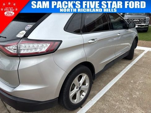 Used 2018 Ford Edge SE FWD image 3