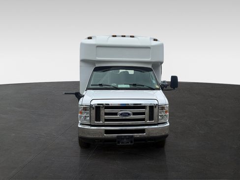 Used 2016 Ford E-450 and Econoline 450 Super Duty w/ Shuttle Bus Prep Package RWD image 2