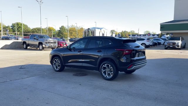 Used 2025 Chevrolet Trax LT FWD image 6