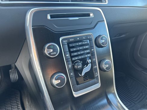 Used 2012 Volvo XC70 3.2 image 20