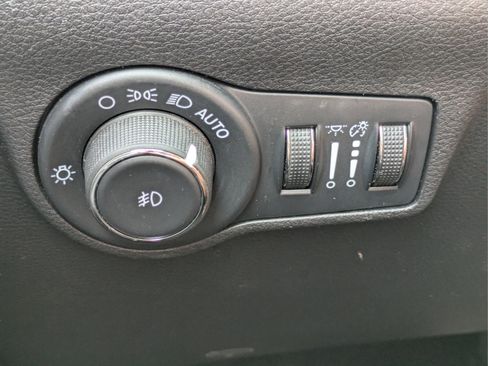 Used 2024 Jeep Compass Latitude AWD/4WD image 22
