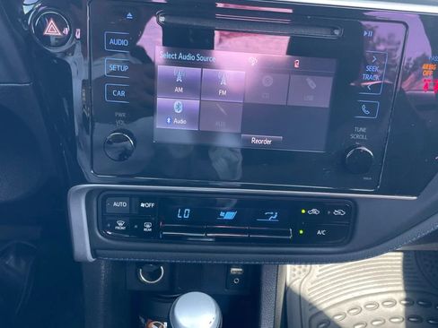 Used 2019 Toyota Corolla SE image 19