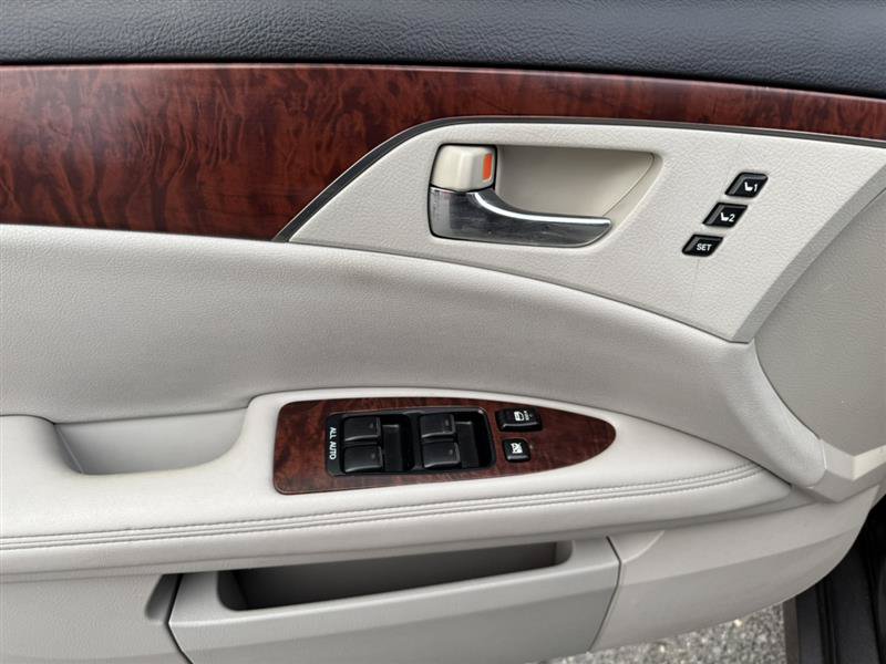 Used 2011 Toyota Avalon Limited FWD image 33