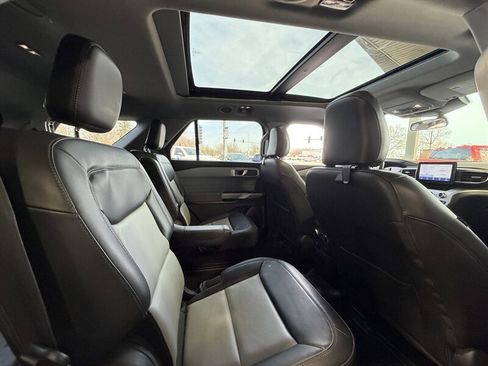 Used 2024 Ford Explorer XLT w/ Equipment Group 202A image 15