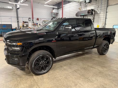 Used 2025 RAM 2500 Big Horn AWD/4WD image 31