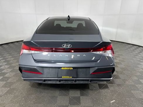 Used 2024 Hyundai Elantra SE image 4