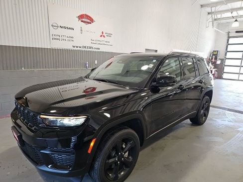 Used 2023 Jeep Grand Cherokee Altitude image 7