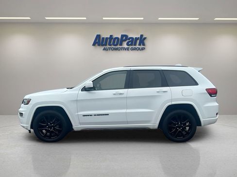 Used 2019 Jeep Grand Cherokee Altitude AWD/4WD image 4