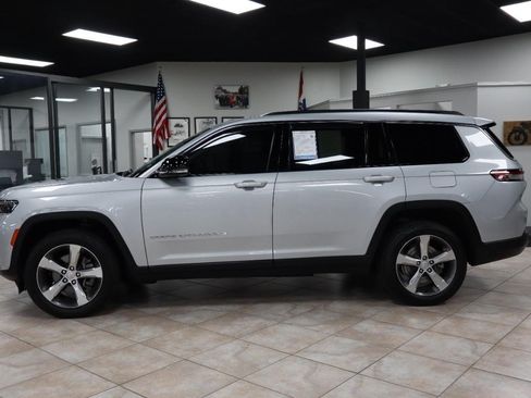 Used 2021 Jeep Grand Cherokee L Limited AWD/4WD image 2