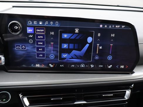 New 2026 Chevrolet Traverse LT w/ Driver Confidence Package image 13