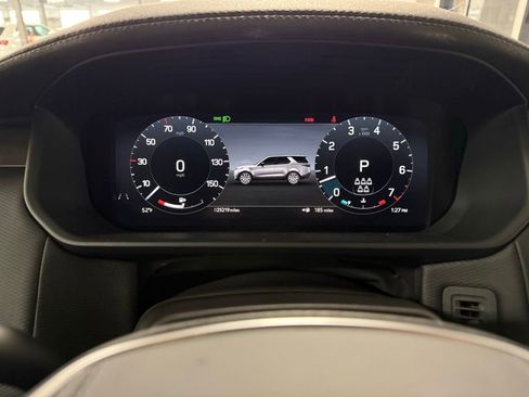 Used 2023 Land Rover Discovery Metropolitan Edition image 10