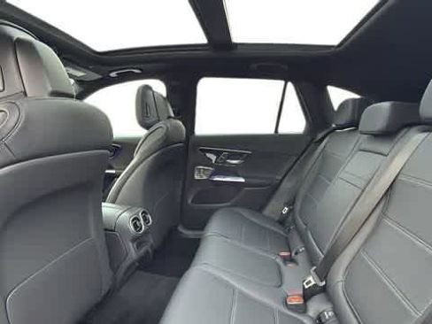 Used 2026 Mercedes-Benz GLC 300 4MATIC image 5