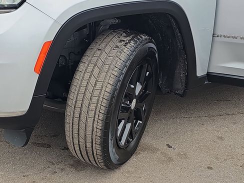 Used 2023 Jeep Grand Cherokee L Limited image 37