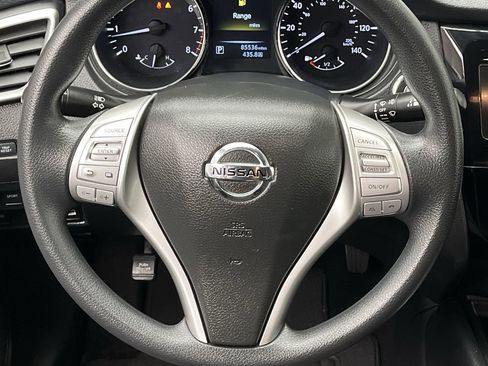 Used 2016 Nissan Rogue SV AWD/4WD image 12