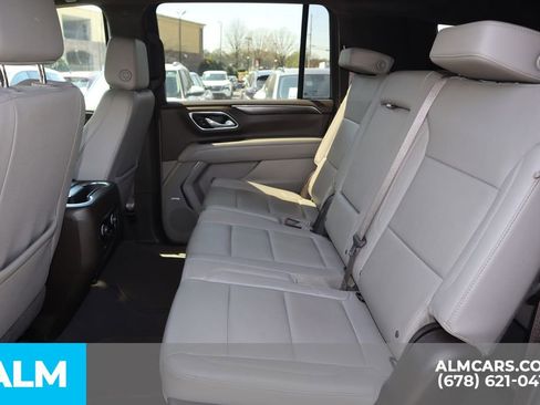 Used 2024 Chevrolet Suburban LT RWD image 17