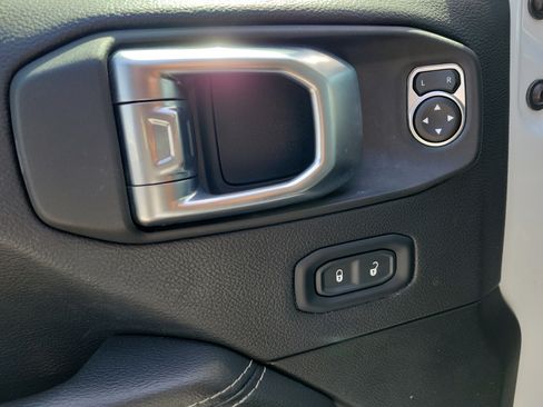 Used 2023 Jeep Wrangler Unlimited Sahara AWD/4WD image 12