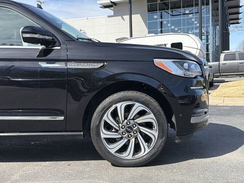 Used 2024 Lincoln Navigator Reserve image 15