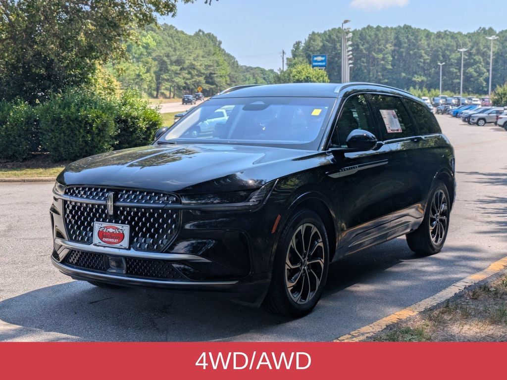 Used 2024 Lincoln Nautilus Reserve AWD/4WD image 5