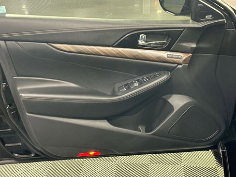 Used 2018 Nissan Maxima Platinum image 15